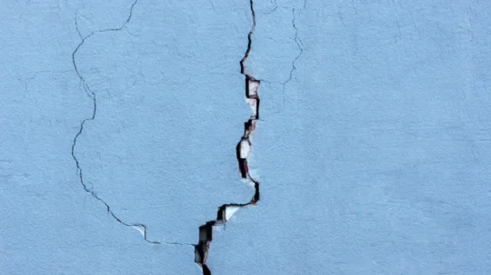 The Homeowner’s Guide to Dealing with Vertical Foundation Cracks