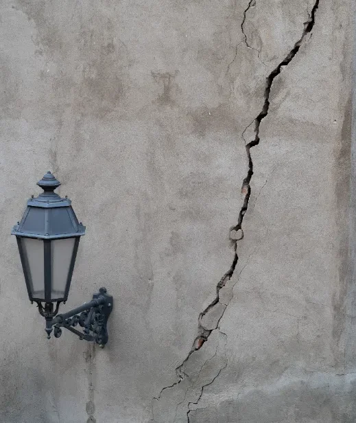 Mass Concrete Underpinning - A Vertical Wall Crack Next to a Lamp